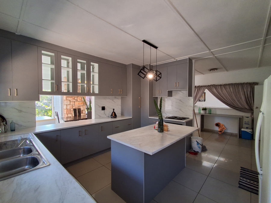 4 Bedroom Property for Sale in Flamwood North West